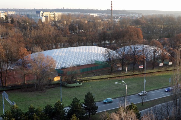 NÁBOR DĚTÍ NA TENIS A VOLNÉ KAPACITY DO NAFUKOVACÍ HALY 